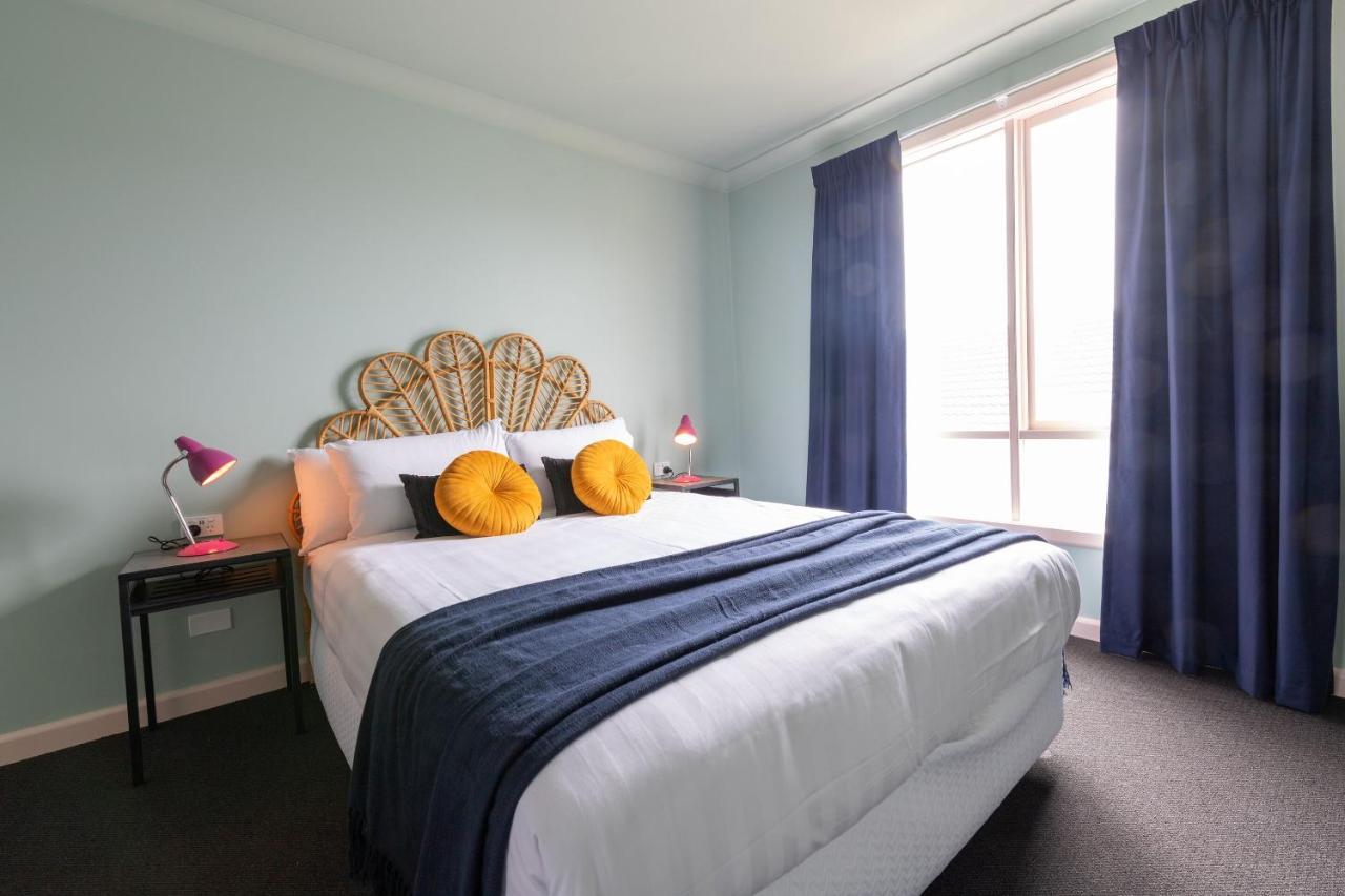 Selina St Kilda Melbourne Hostel ภายนอก รูปภาพ